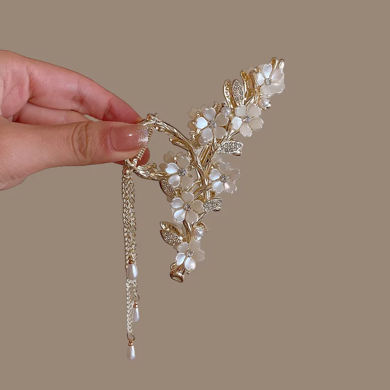 Hot sale super fairy pearl tassel rhinodrill flower clip back of head hair catch large shark clip clip