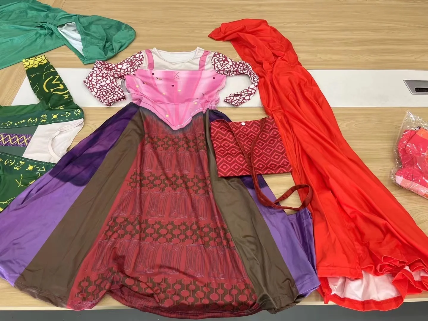 Hocus Pocus 2 Clothing Girls Sarah Mary Winifred Costume Kids Sanderson Sister Dress Witch Halloween Outfits with Wig Cloak