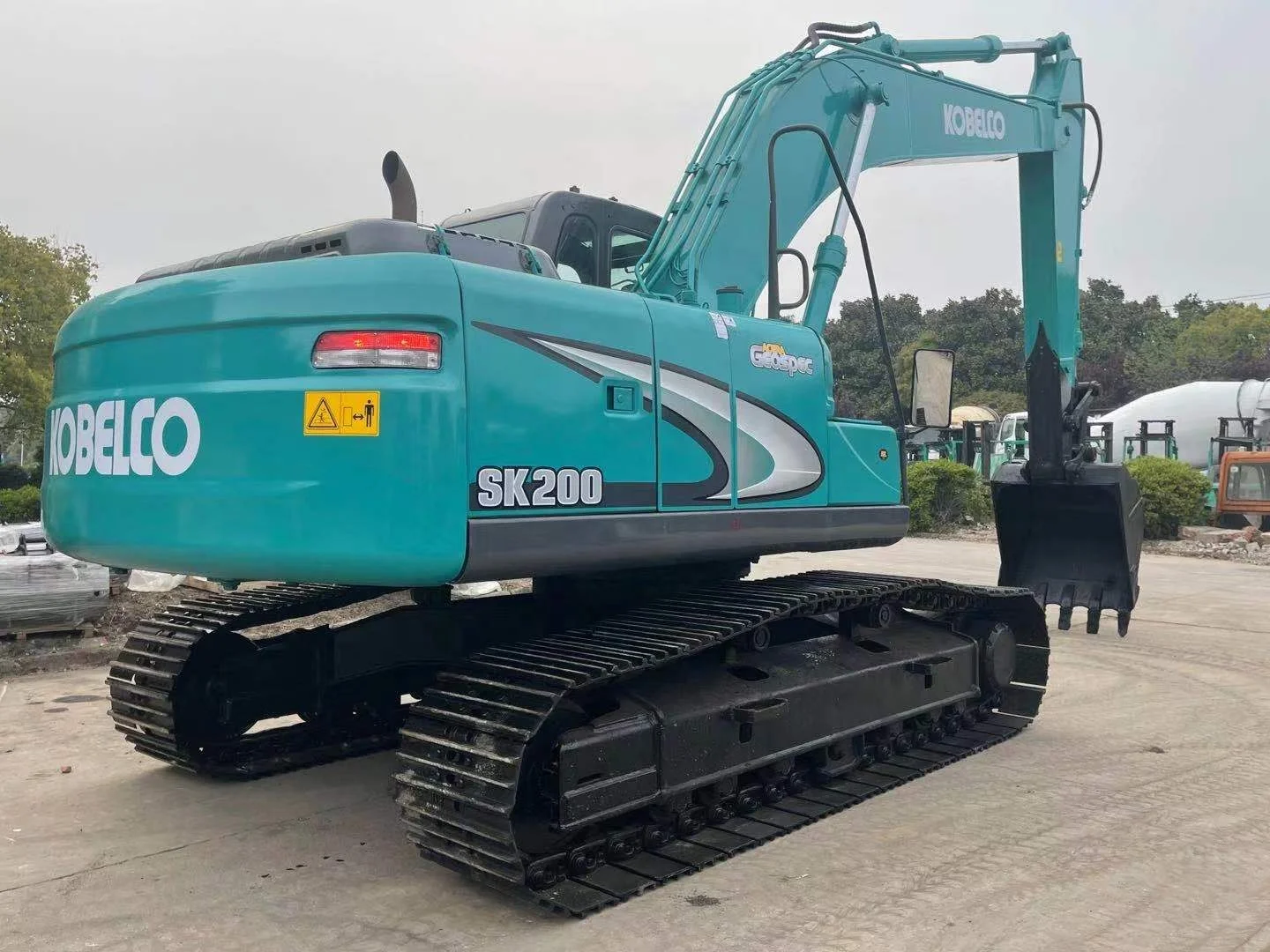 Good condition original KOBELCO SK200 SK200LC-8 used excavators on working