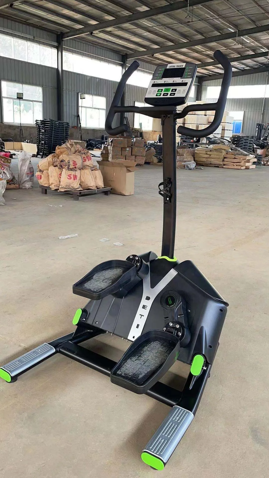 Elliptical Machine Self generating type spacewalker Transverse elliptical machine Electromagnetic regulation for fitness