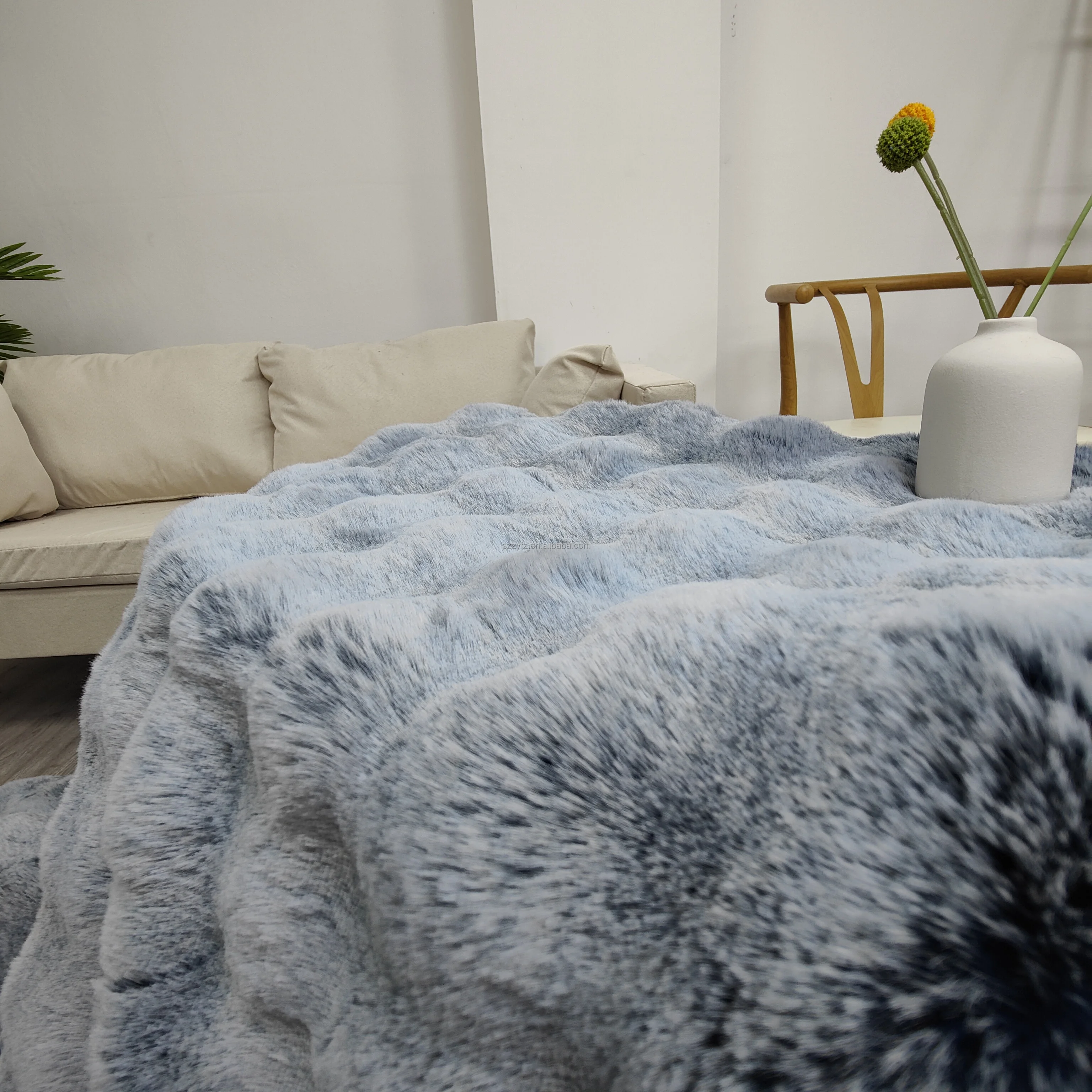 Factory Customized Wholesale Warm Luxury Rabbit Fur Fabric Hot Sale Blanket Faux Mink Bubble Heavy Weight Fleece Fabric