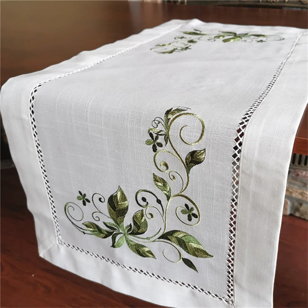 Factory cheap 100% polyester christmas embroidered lace table tablecloth