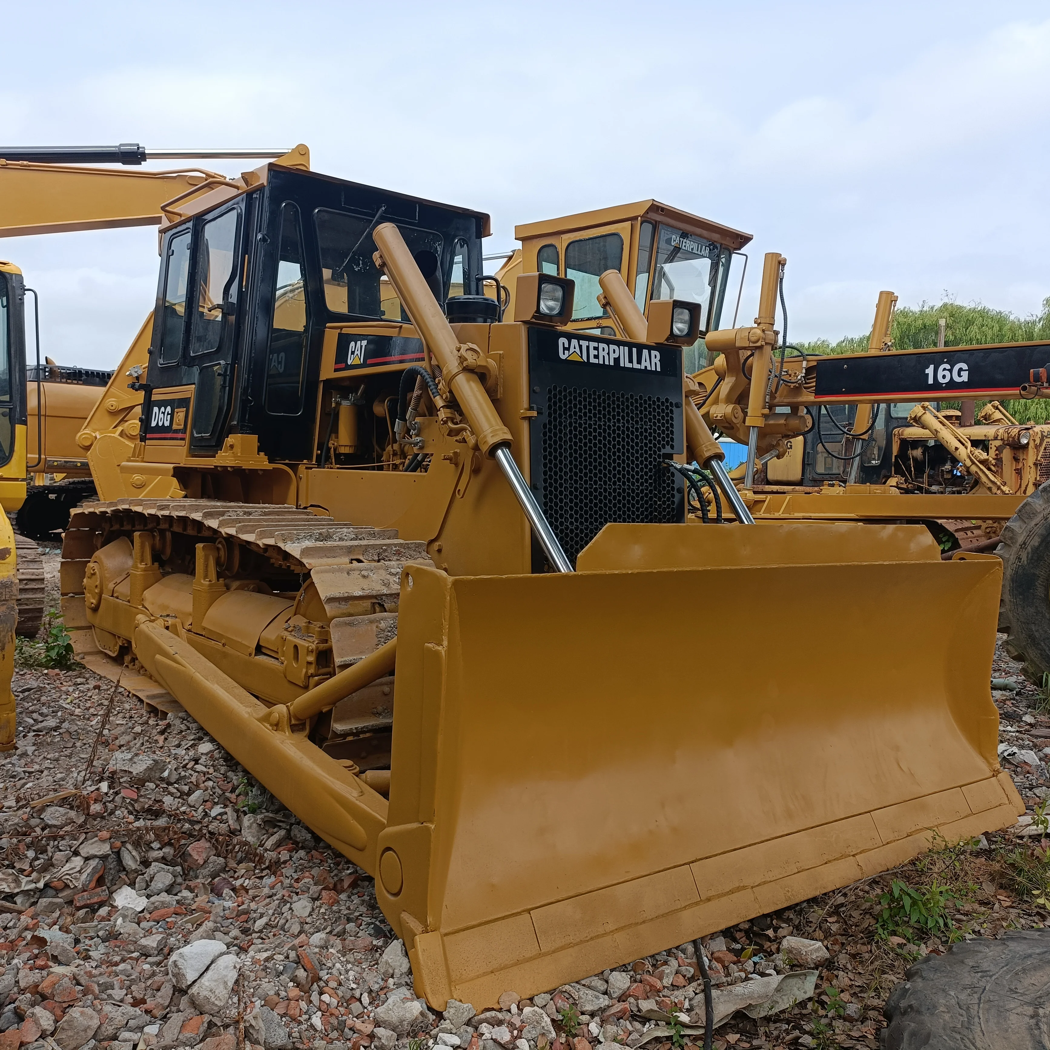 Оригинальный японский бульдозер CAT D6G для продажи высококачественный оригинальный D6D D3C D4