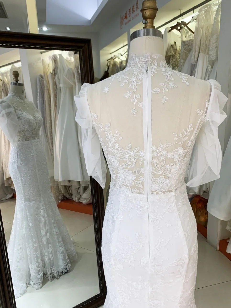 New Fashionable 2025  High Quality With Short Sleeves Lace Mermaid Wedding Dresses With Embroidery Flower Bridal Dress