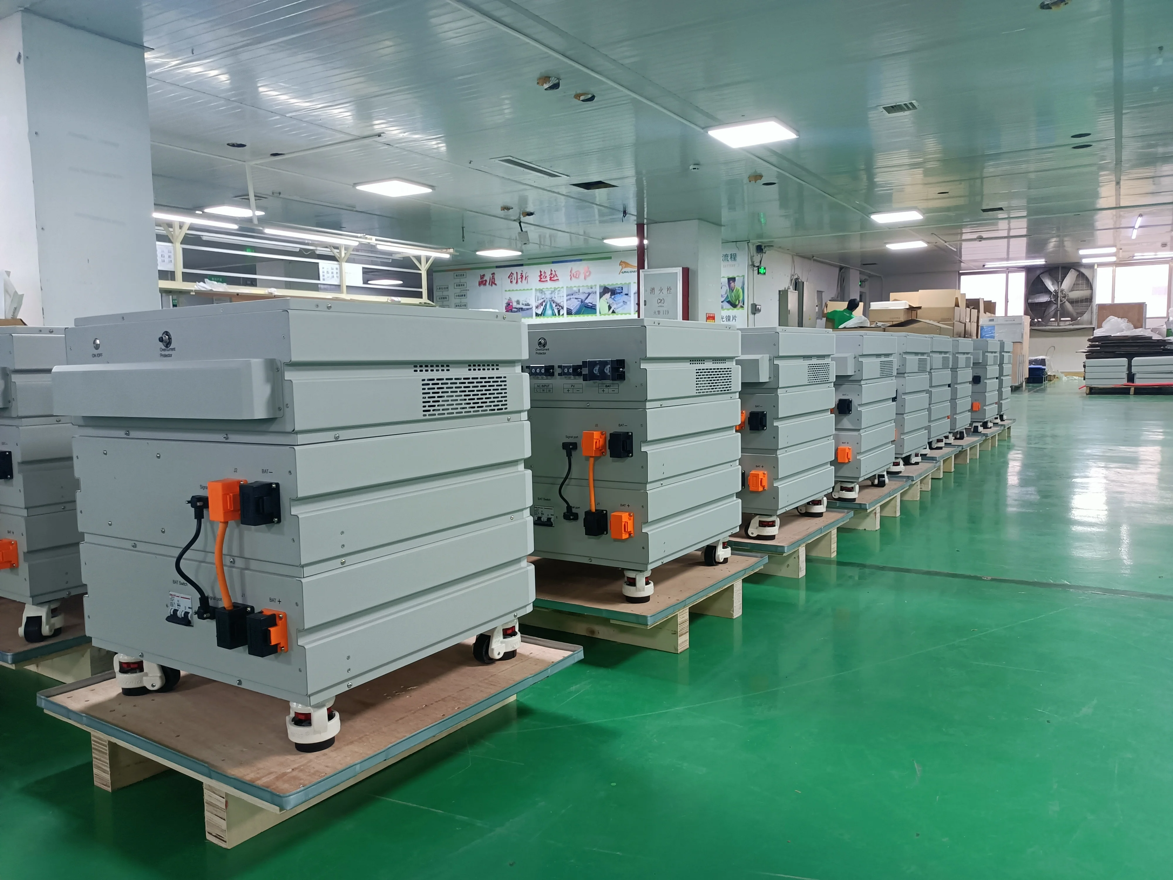 5kw solar inverter+stacker 10kwh battery group Wifi App hybrid grid solar power station solid state battery solar energy storage