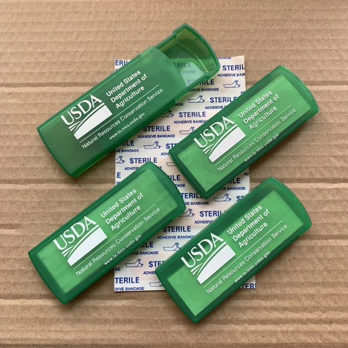 Cheap Personalized Logo Plaster Adhesive Small Bandage Box With Keychain Band Aid Kit For Promotion Gift