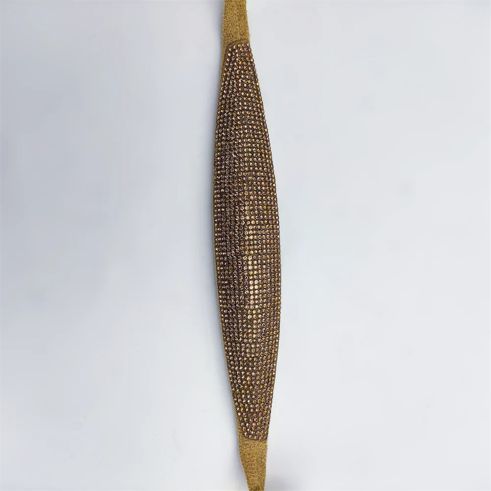 The factory produces cheap wholesale rhinestone rope shoelaces, rhinestone upper decoration