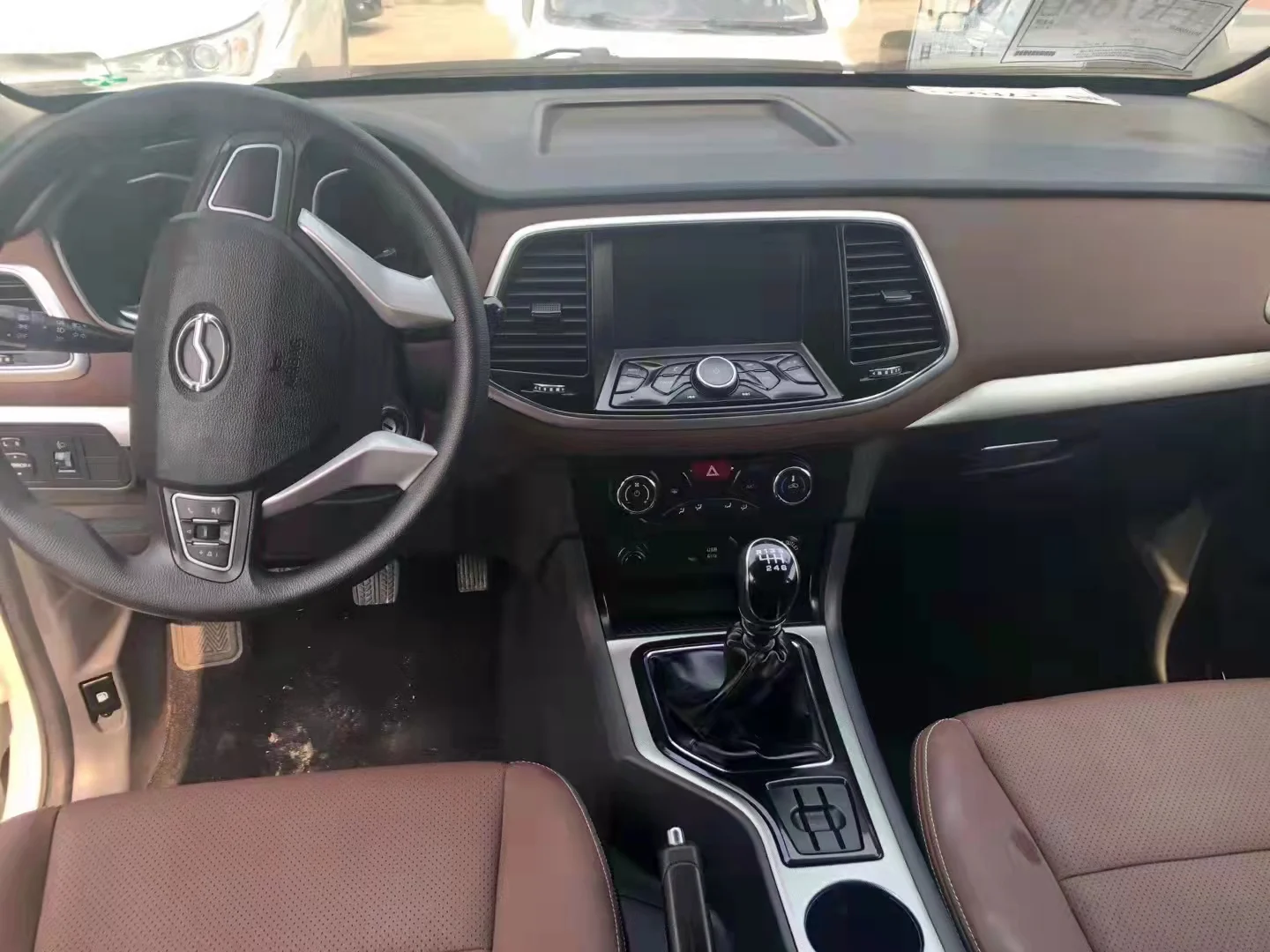 CHINA Cheap Pickup Truck 4x2 pick up truck for sale
