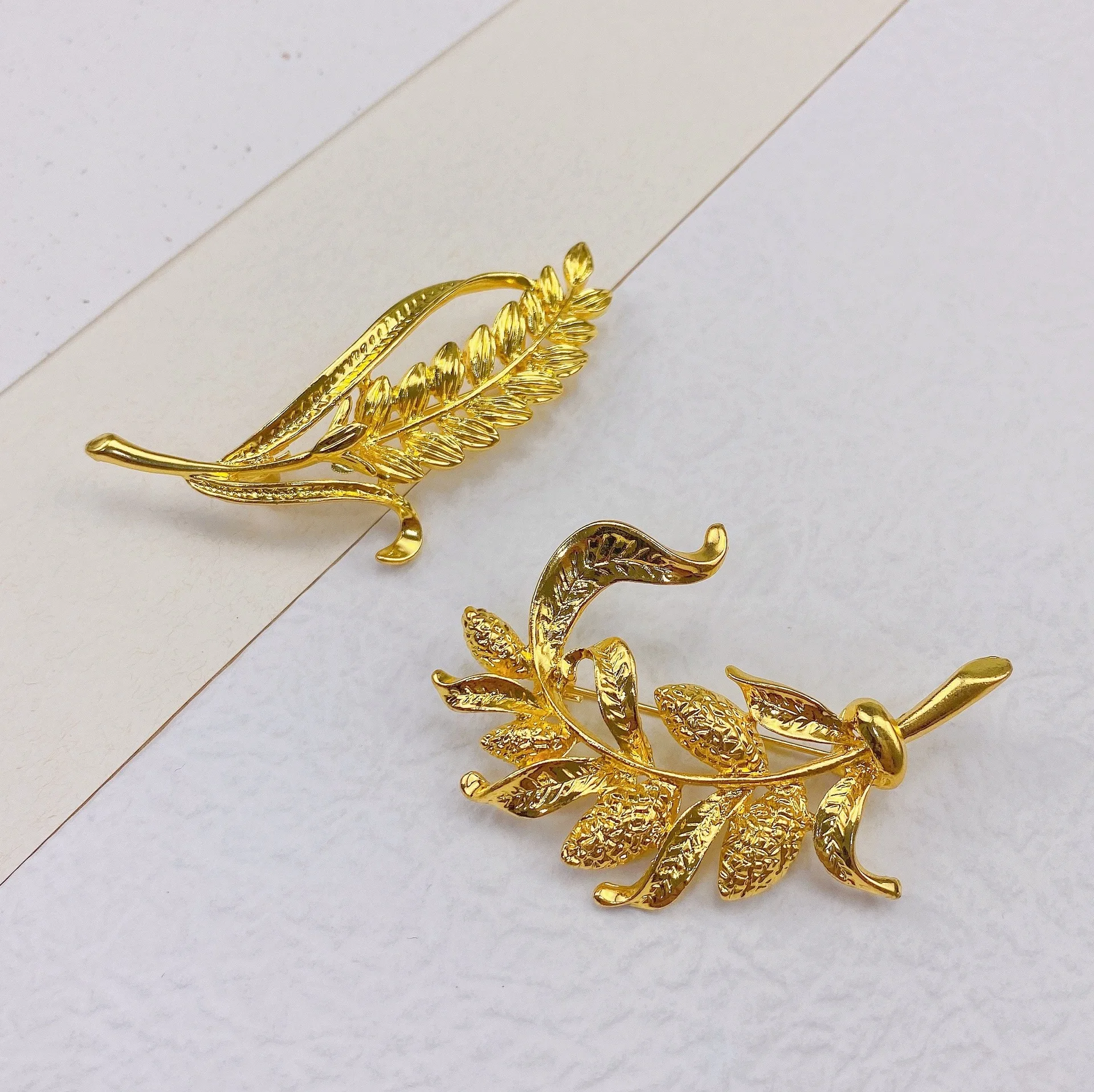 Vintage Brooch Men Women Jewelry Accessories Gold Slivery leaves Shape Suit Brooch Pin For Wedding