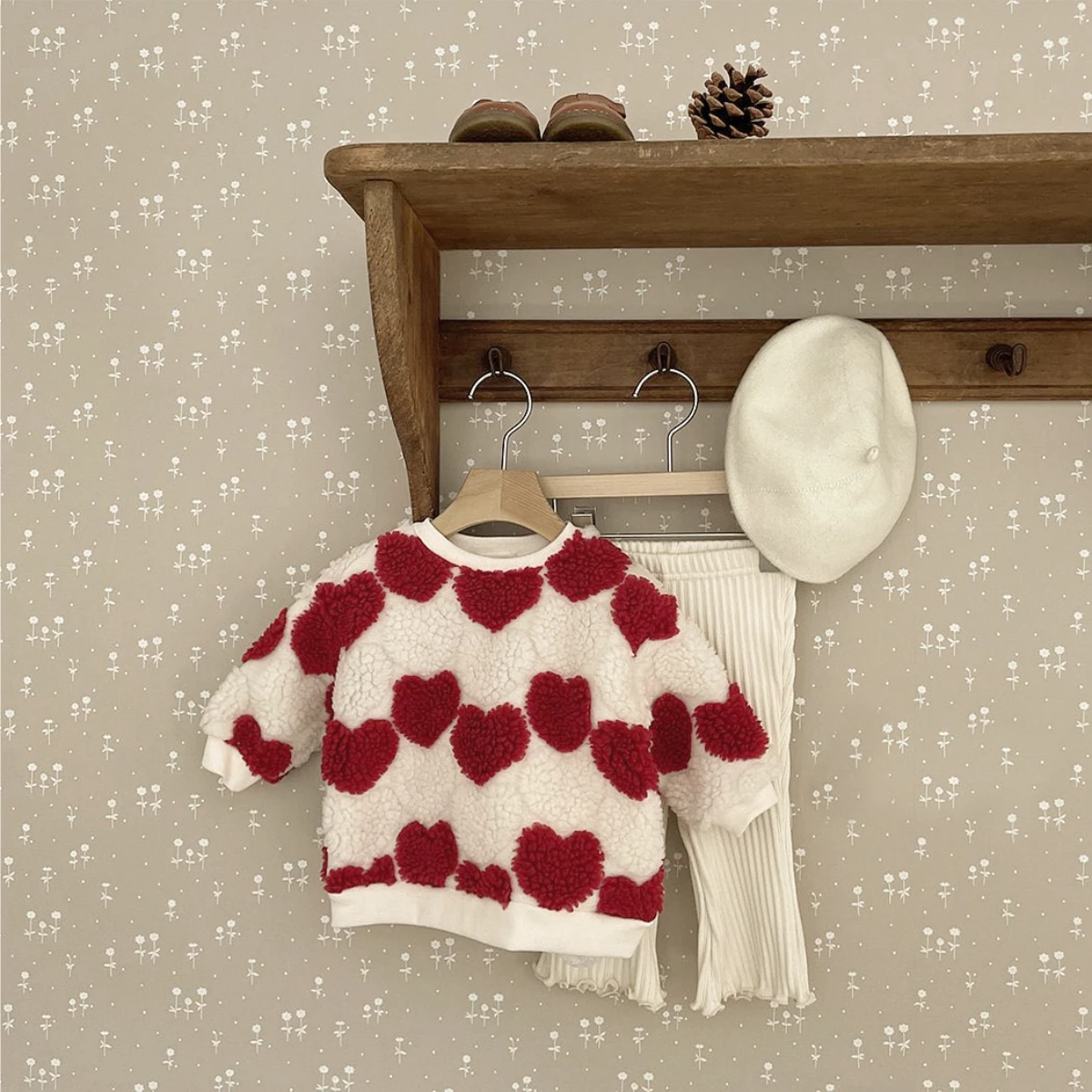 Winter models thickened flowers love three-dimensional velvet round neck shirt boys tops girls long-sleeved T-shirt