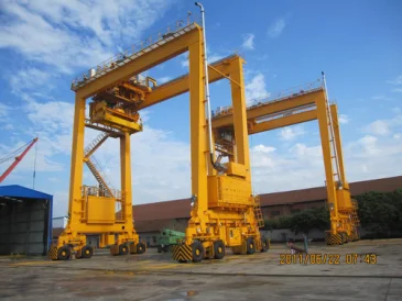 Резиновый козловой кран RTG по заводской