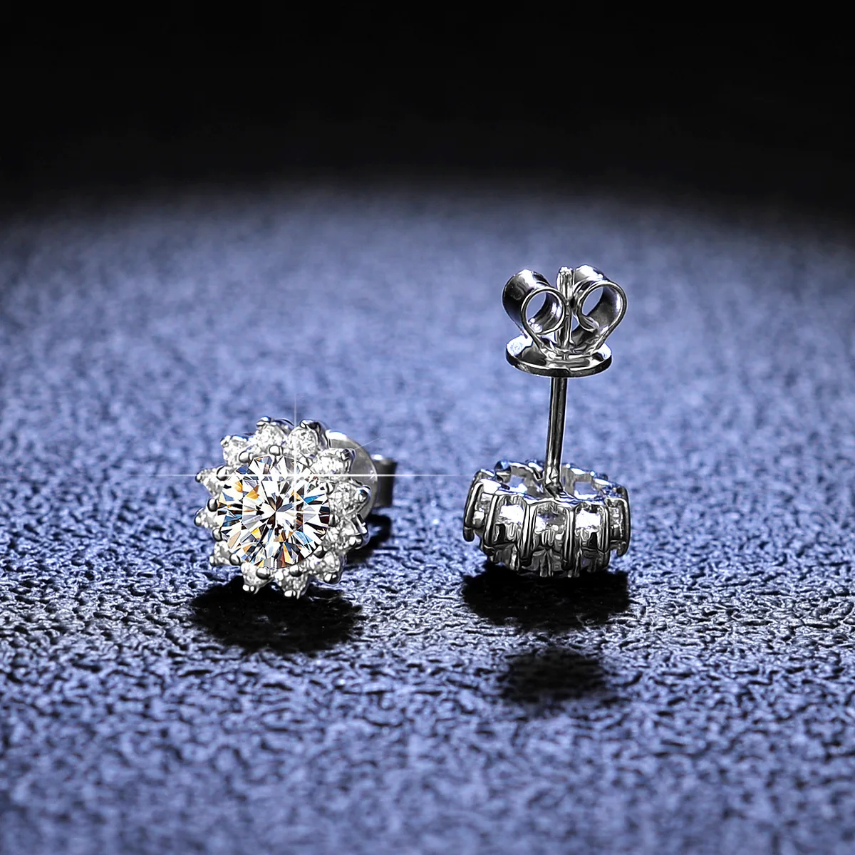 Factory Price Manufacturer Supplier 925 Sterling Silver Iced Out Moissanite Stud  Earring For Women