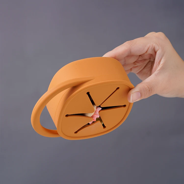 New Design Baby Silicon Snack Container Snack Catcher Eco Friendly Baby Cup Spill Proof Square Silicon Snack Cup