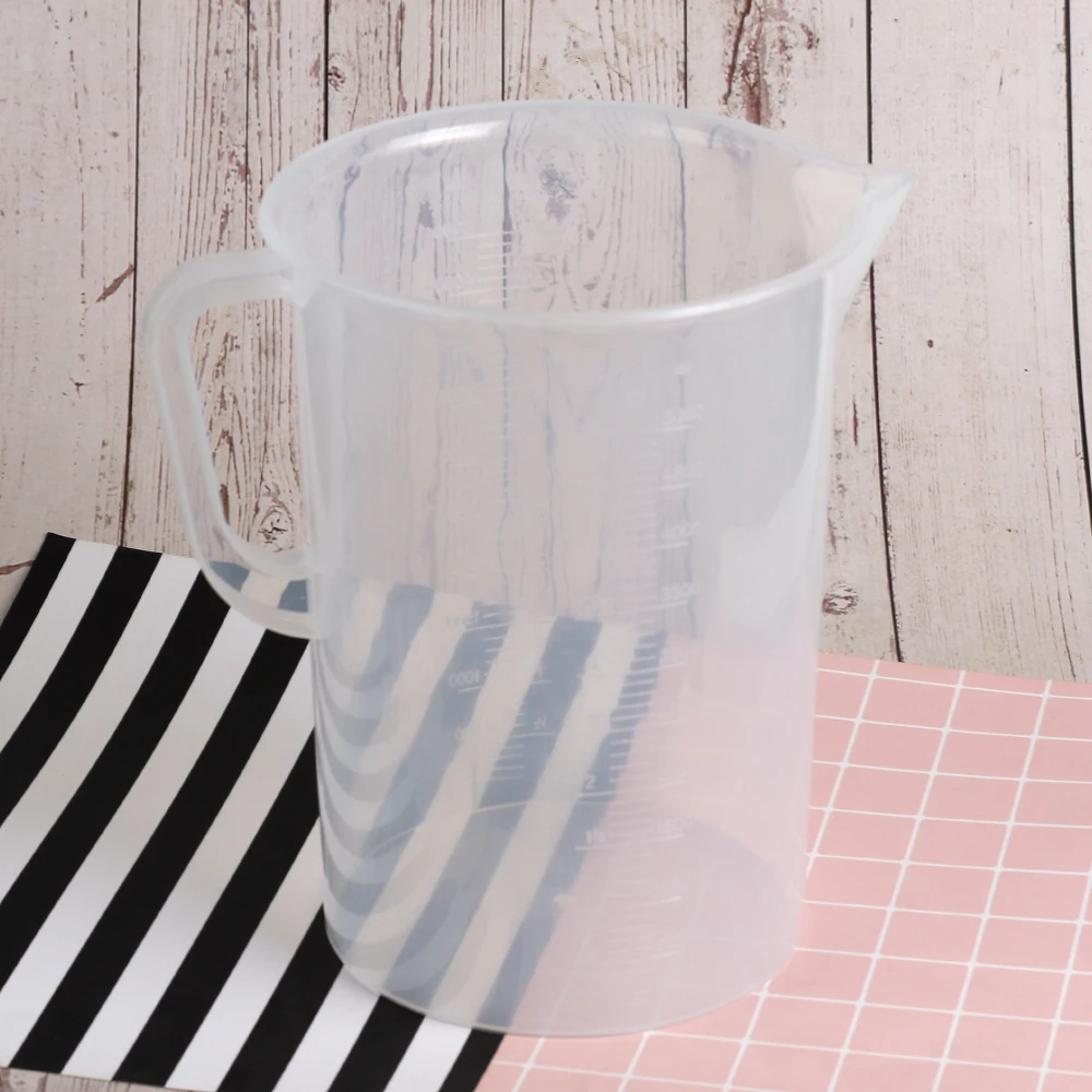 Hot-selling OEM 5000ml plastic kitchen or laboratory large number of cups with clear scales on both sides