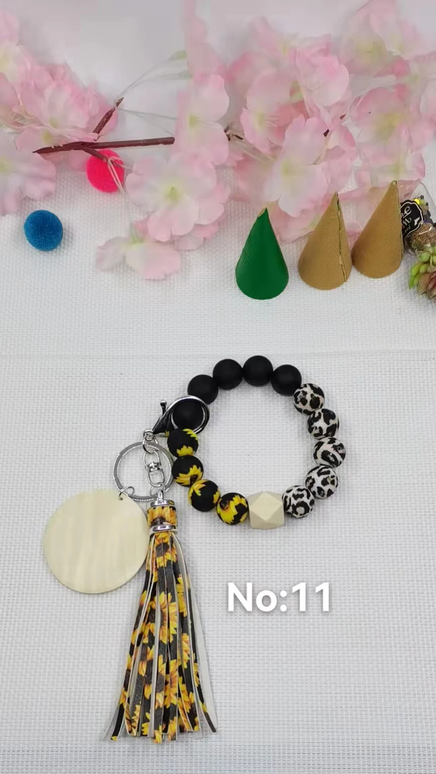 Custom Detachable Fringe Keychain Bracelet Wholesale Gold Sunflower Leopard Print Silicone Beads Keychain