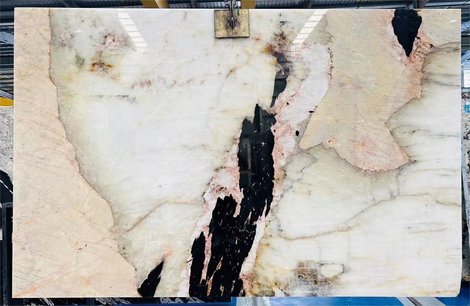 Natural Polished Luxury quartzite material 2cm Thick  Patagonia Quartzite slabs