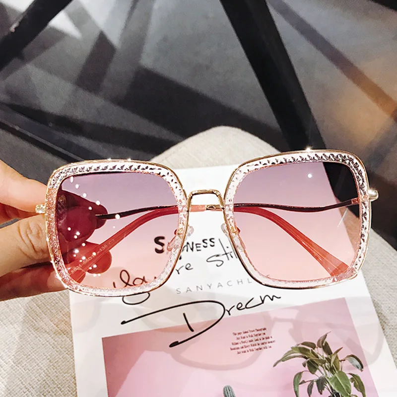 2021 Women High Quality Luxury Gradient Eyewear Glasses UV400 Pink Sunglasses Crystal Fashionable Sun Glasses with Polarize Lens