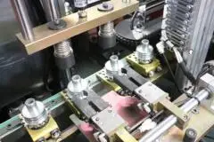  Автоматическая машина для выдувного формования бутылок