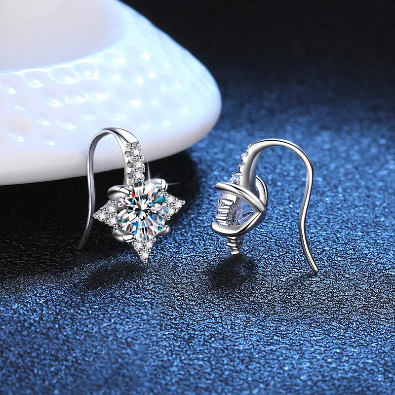 Серьги из серебра 925 пробы с муассанитом