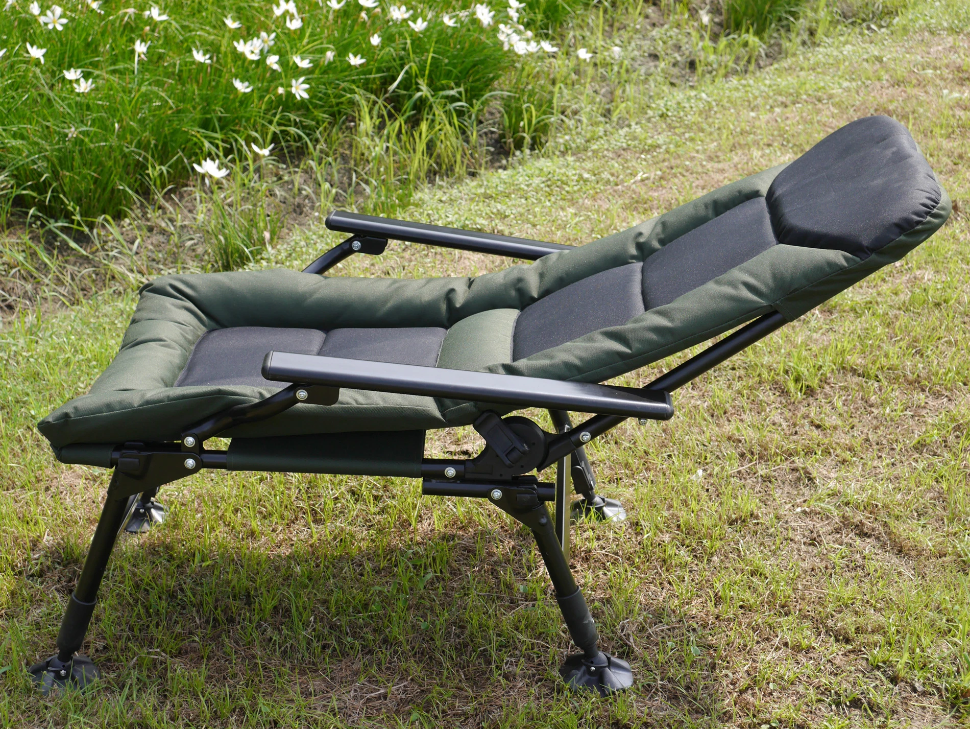 High quality outdoor  carp fishing folding chair adjustable chair with cushion