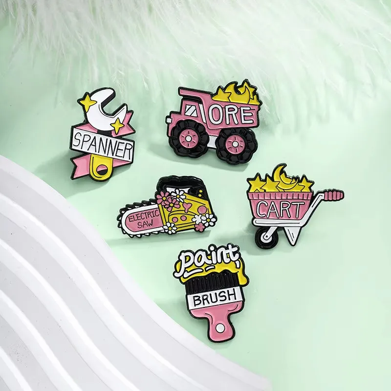 High Quality Premium Badges Tool Engineering Vehicle Shovel Metal Pin Badge Custom 2D 3D Logo Enamel Pin