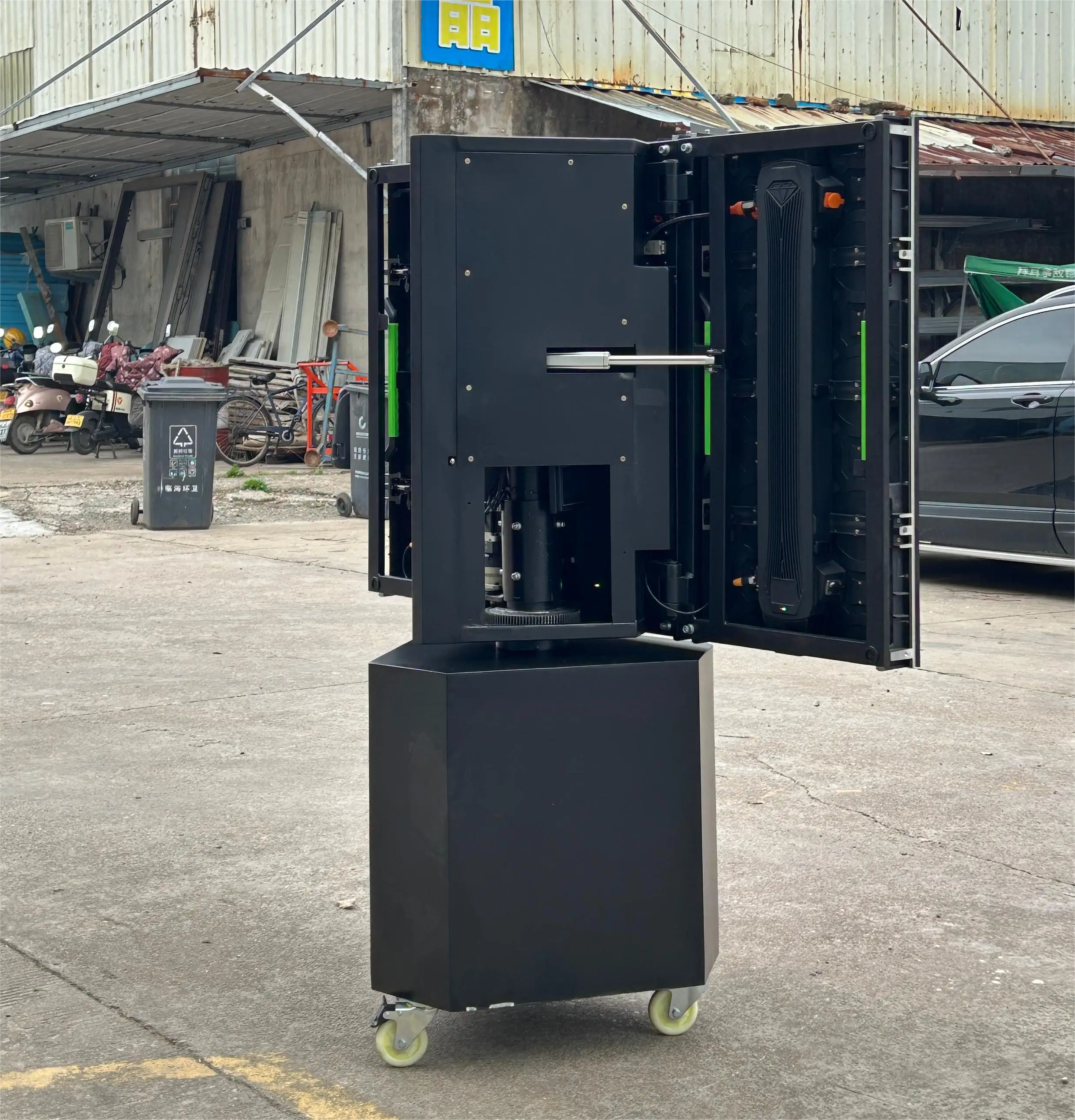 New product  3-sided rotating LED vehicle Outdoor  led display creative rotating screen mobile digital billboard screen