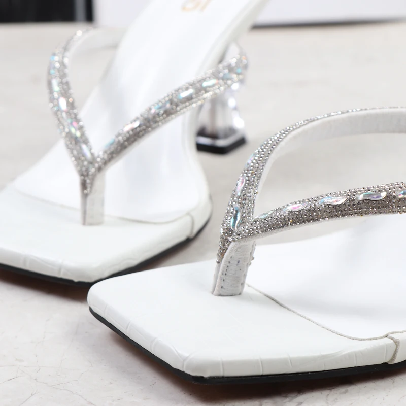 2022 Summer New Sexy Pumps Shoes Two Strap Flip Flops Heeled Square Sandals High Heels for Women and Ladies with Rhinestone