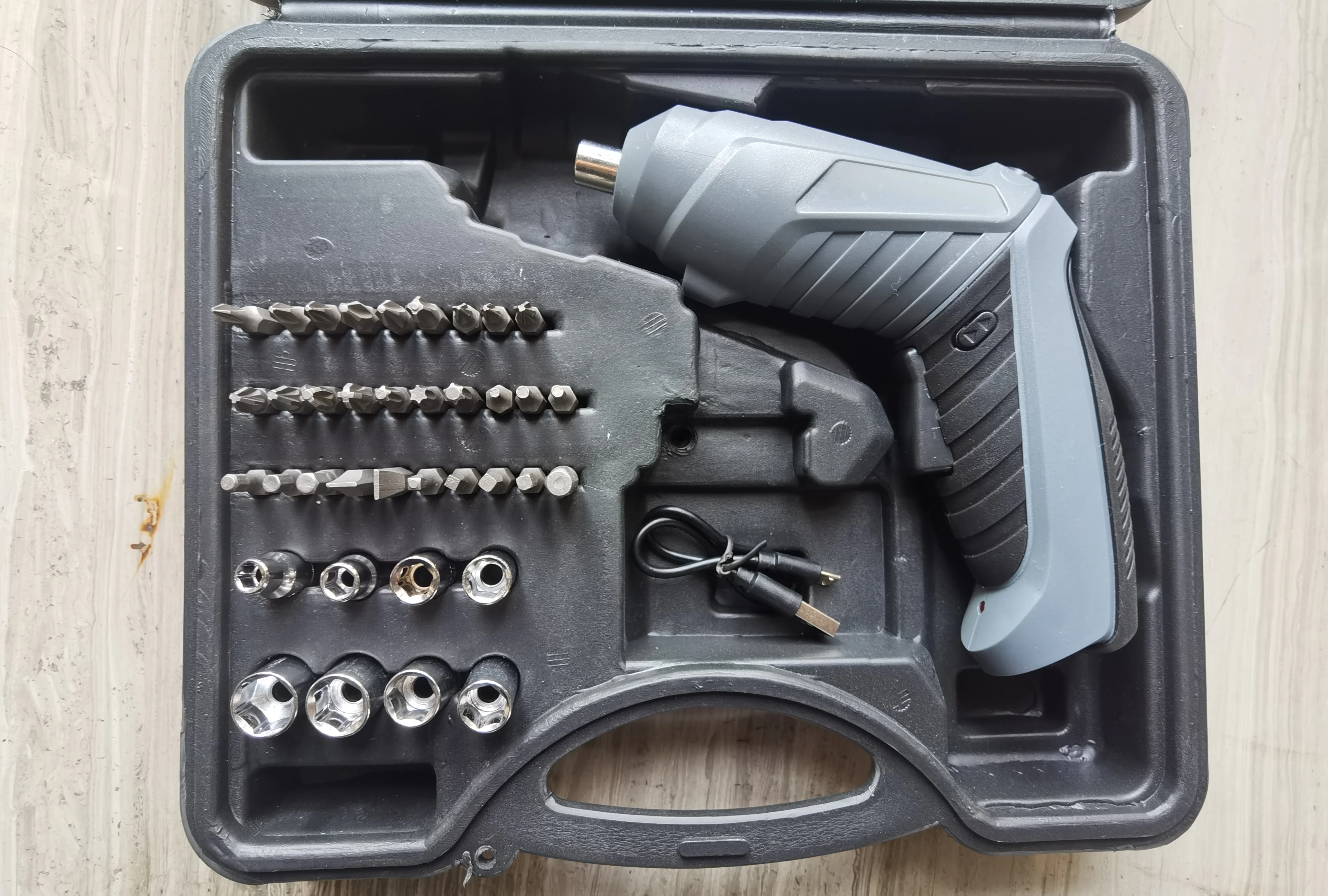 Multifunctional Power Tools 3.6v Rechargeable Cordless Electric Screwdriver Tool Set with Bits and Drills