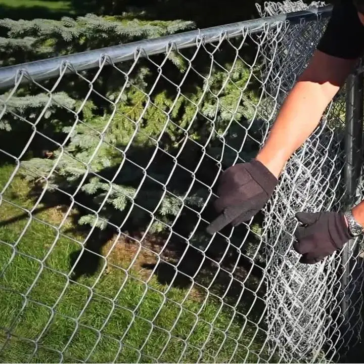 Ограждение из металлической проволочной сетки Оцинкованное черное покрытие ПВХ рулон с воротами