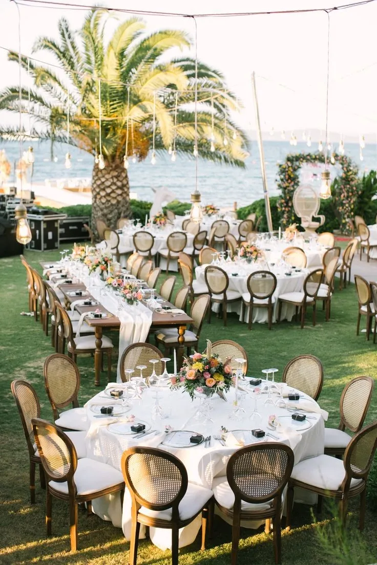 Classical Farm Style Catering Adult Durable Wooden Look Resin Cross Back Wedding Chair for Banquet Events