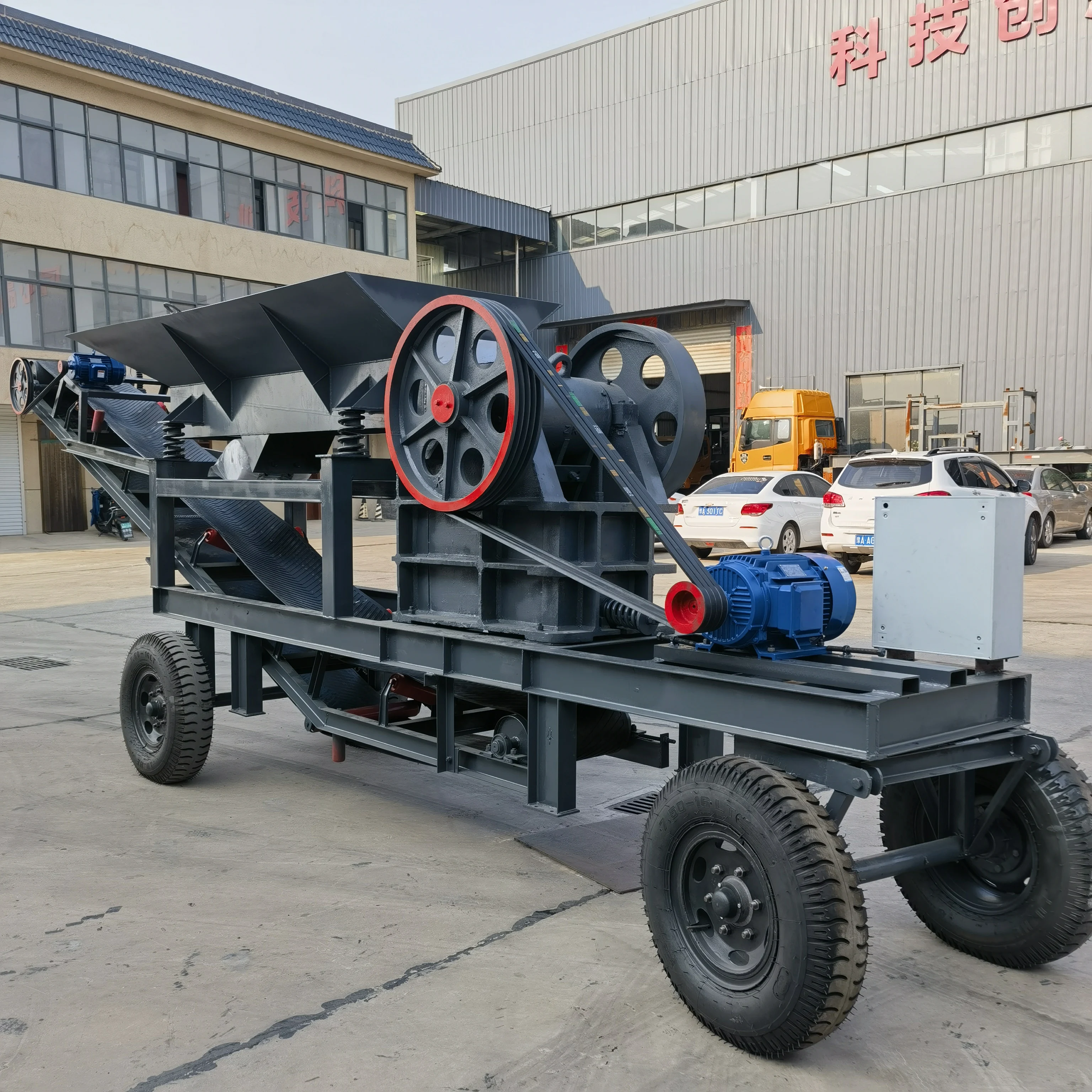 Bluestone Concrete Crushing Station Stone Jaw Crusher Construction Waste Crusher Large Mobile Mine Stone High Grade Rock Ore
