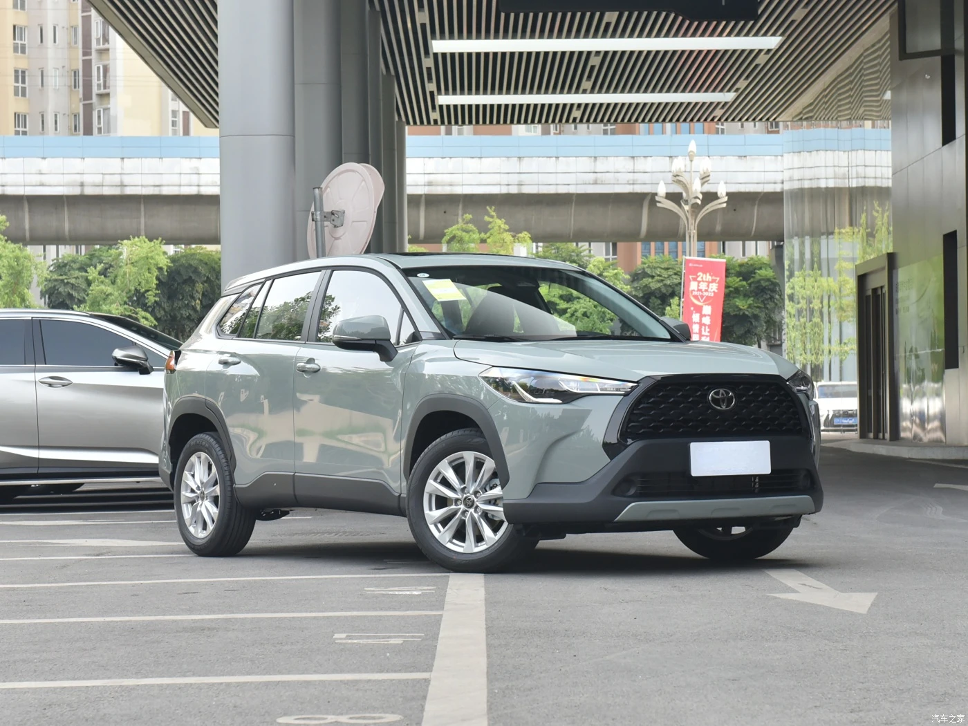 Toyotas Corollas Cross 2.0L Hybrid Dual Engine Flagship Edition 2024 Smart Hybrid Vehicle with Exceptional Fuel popular in dubai