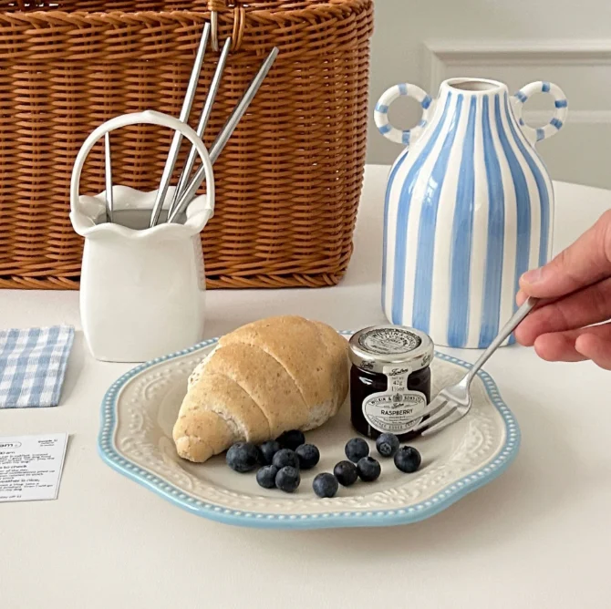 wholesale wedding Vintage lace relief plate ceramic tableware Western plate dessert plate for home bar Restaurant