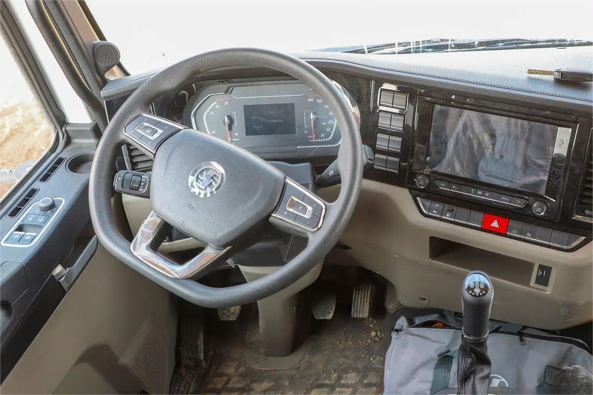 Wholesale 2024 Shacman L5000 4x2 260HP Drive Cargo Truck For Sale