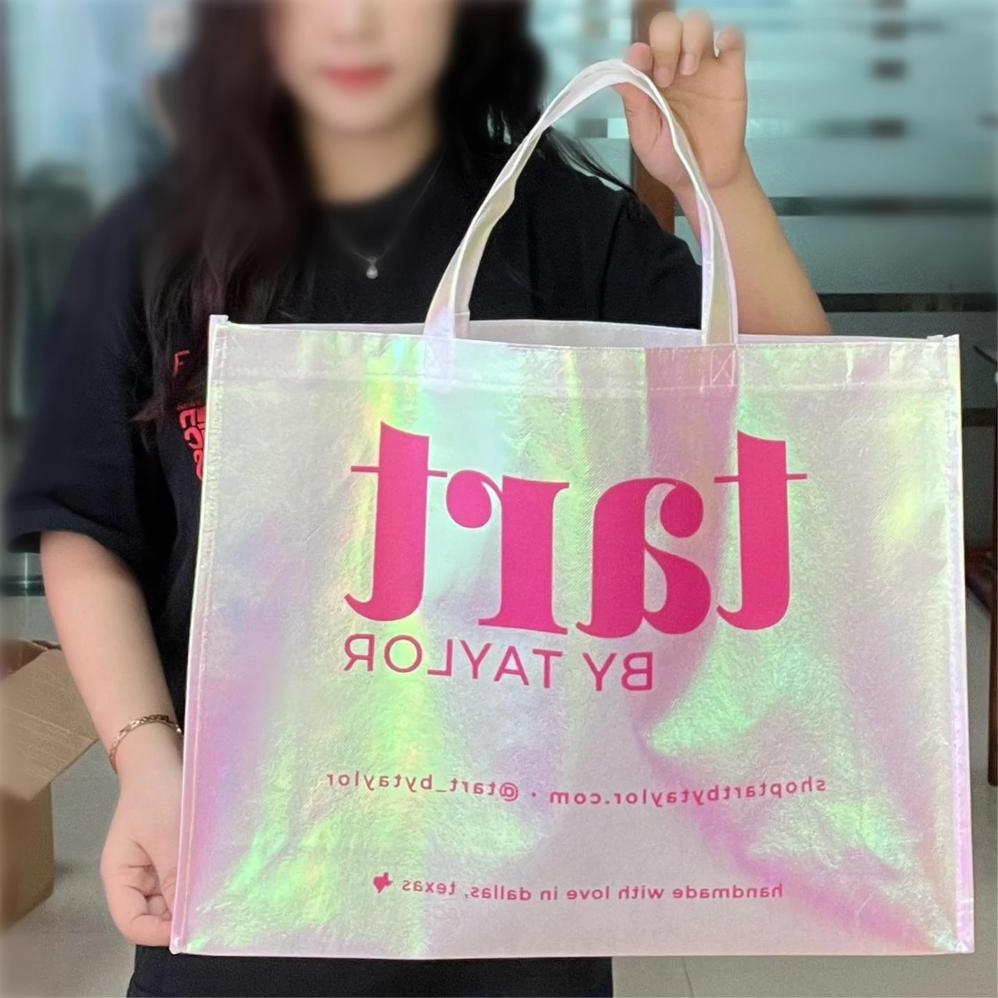 Fashion Pink Tote Bag Decorative Laminated PP Non Woven Fabric Tote Laser Fold Reusable Eco Shopping Bags For Women