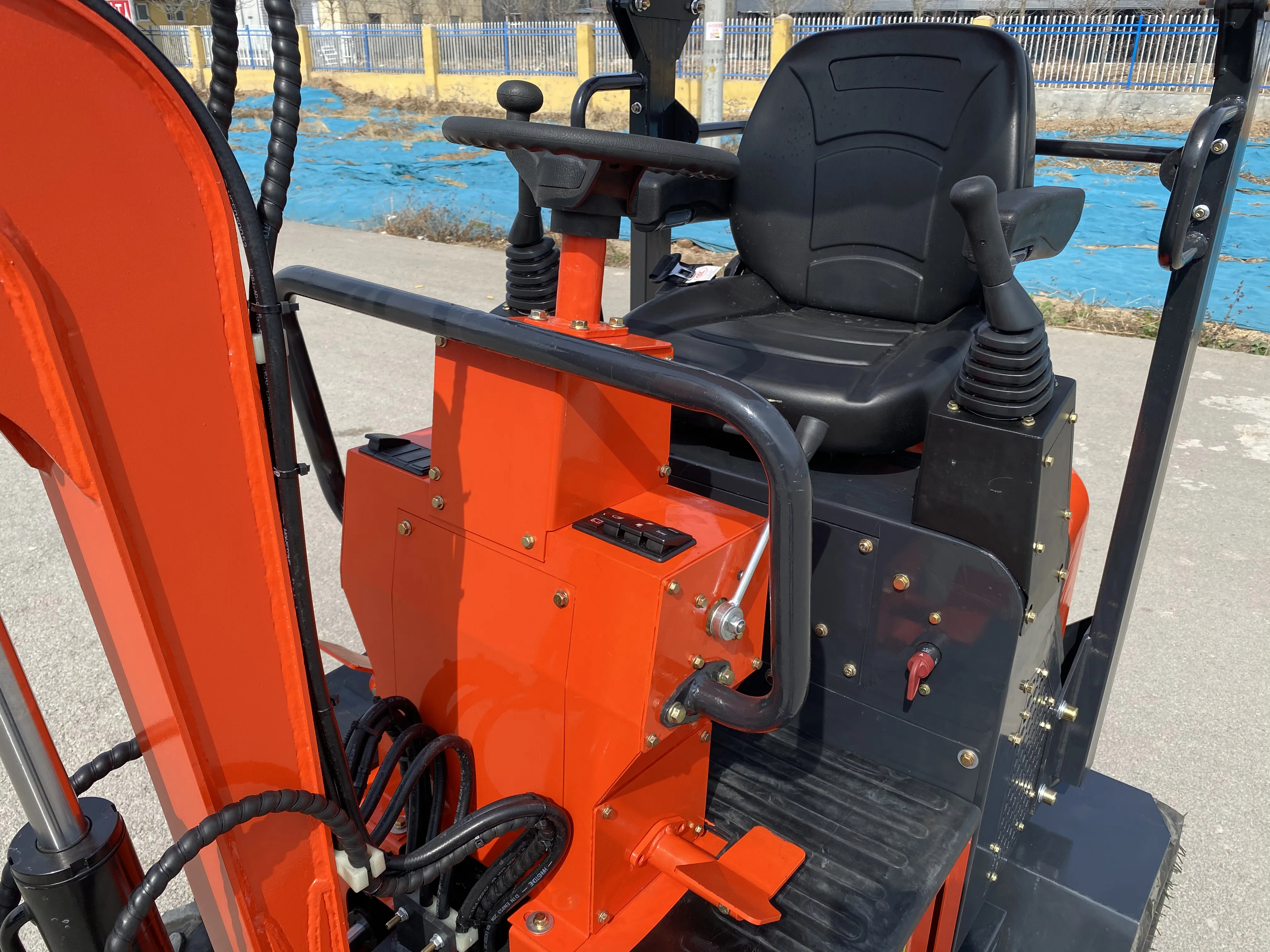 EPA engine  Chinese excavator factory price rubber tire 4 wheel drive hydraulic digger walking wheel excavator mini excavator