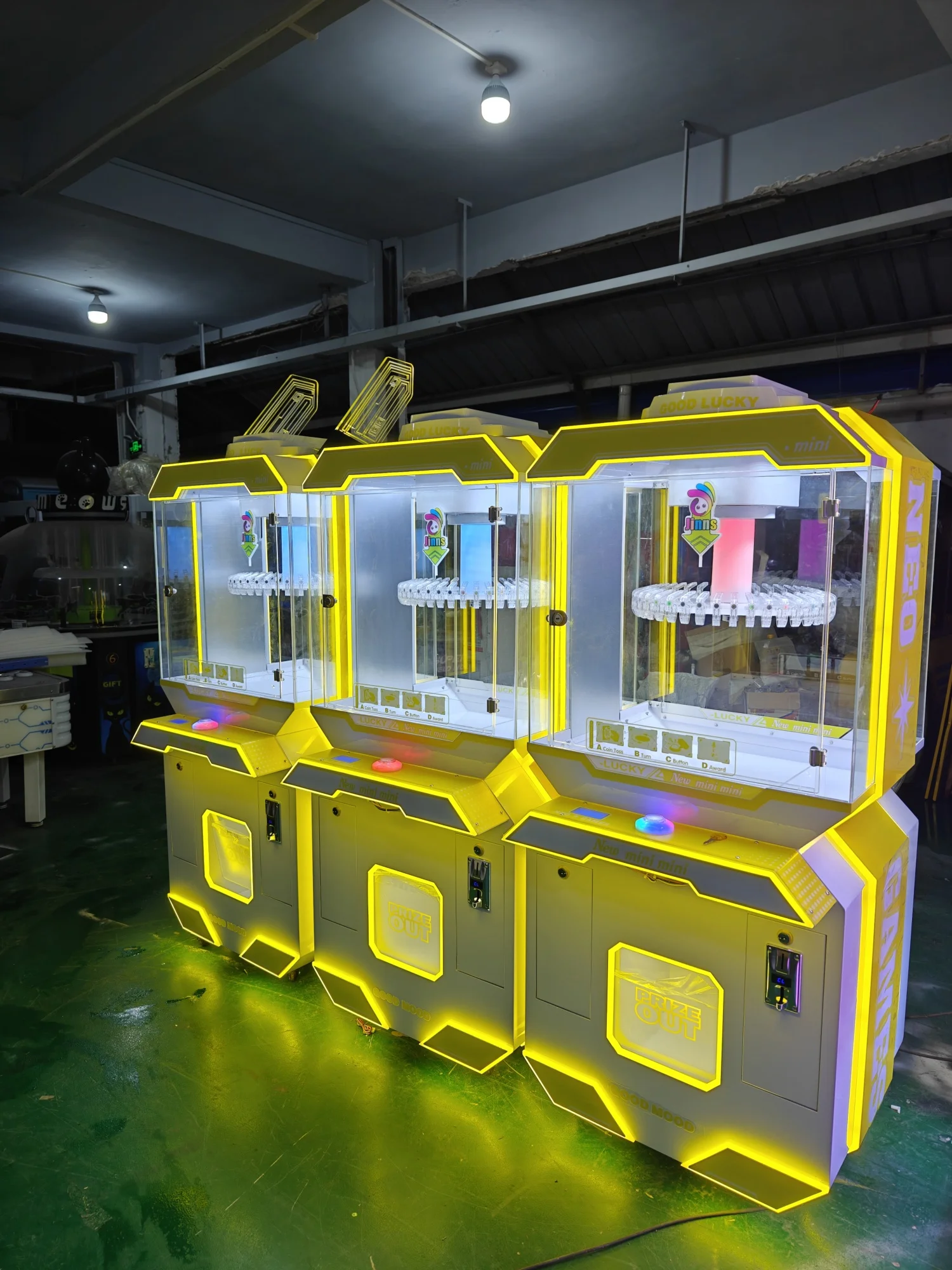 High quality clamp game machine gift prize machine Clamp Gift Game Machine for Game Centers and Amusement Parks