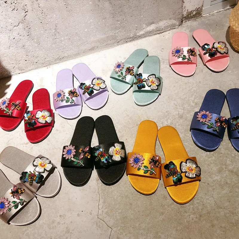SL-01 2023 latest Fashion hot sale Silk upper floral embroidery slipper for women casual Flat wedding sandals shoes slipper