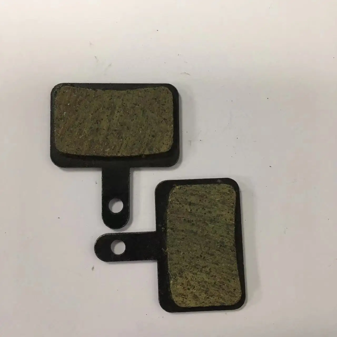 Semi-Metallic MTB Bicycle Disc Brake Pad Bike Hydraulic Disc Brake Pads Resin Cycling Brake Pads for SHIMANO SAINT QUADIEM