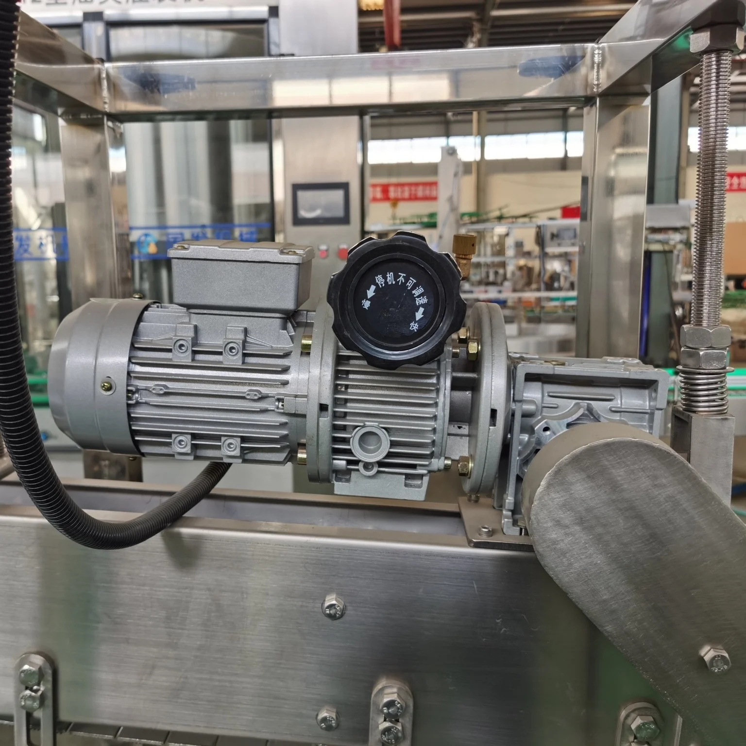 Automatic Compression Cap Capping And Pressing Machine Plastic Drum Bucket Capping Machine