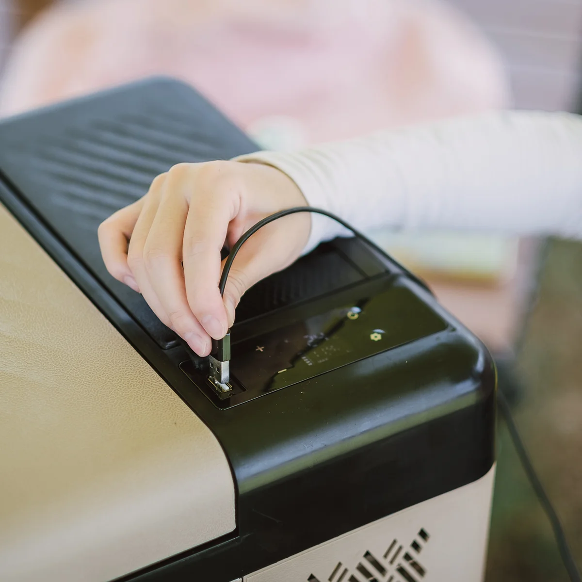 Alpicool RTW20 12V Outdoor Portable Car Freezer Easy Carry Battery Powered Traveller Mini Fridge Cooler with Wheels