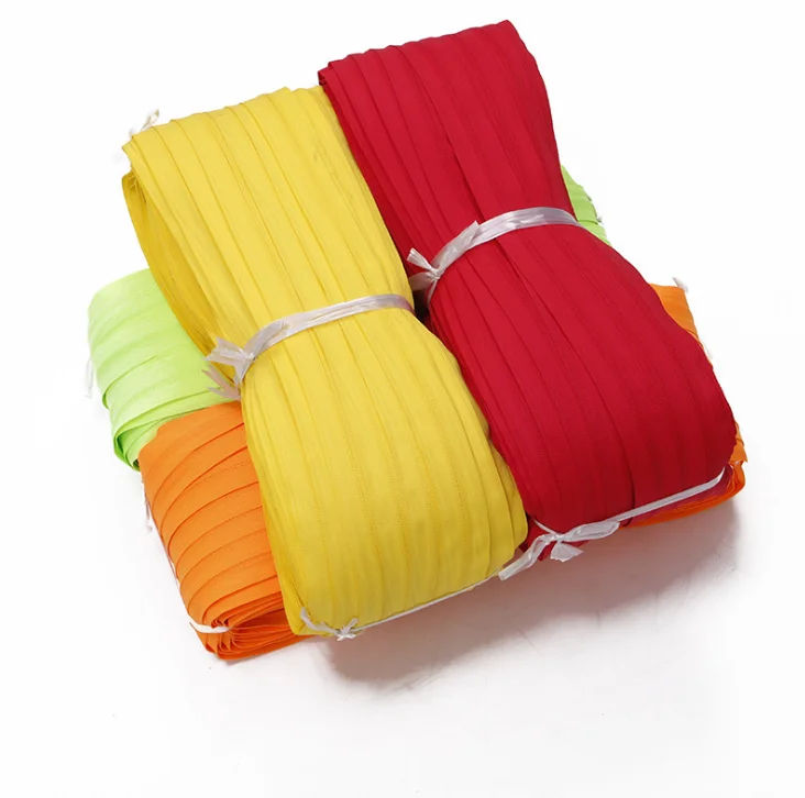 Factory Wholesale Price 5# Nylon Coil Zipper by the Yard Custom Color Long Chain Nylon Zipper Roll For Garment Dress Bags shoes