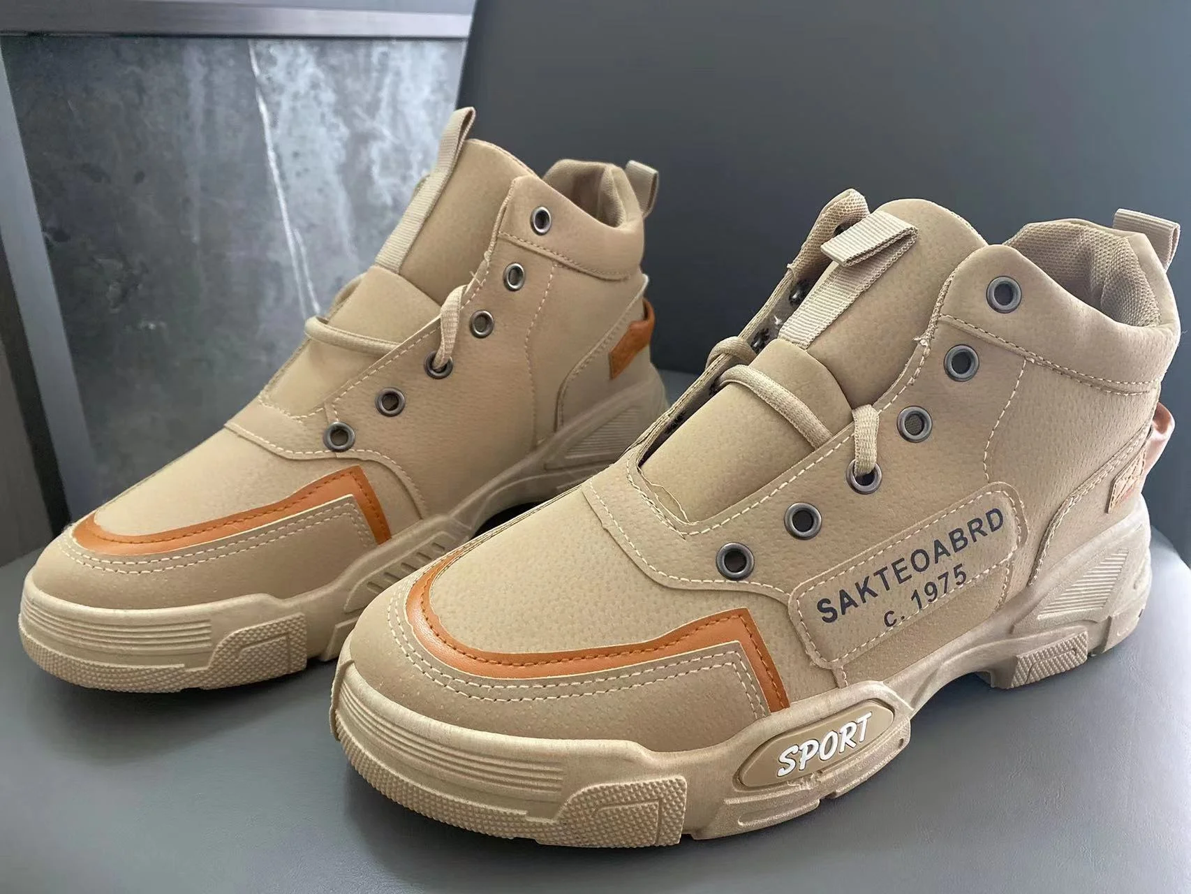 New fashion outdoor hiking sports shoes men climbing boots lace up leather boots British high top sneakers