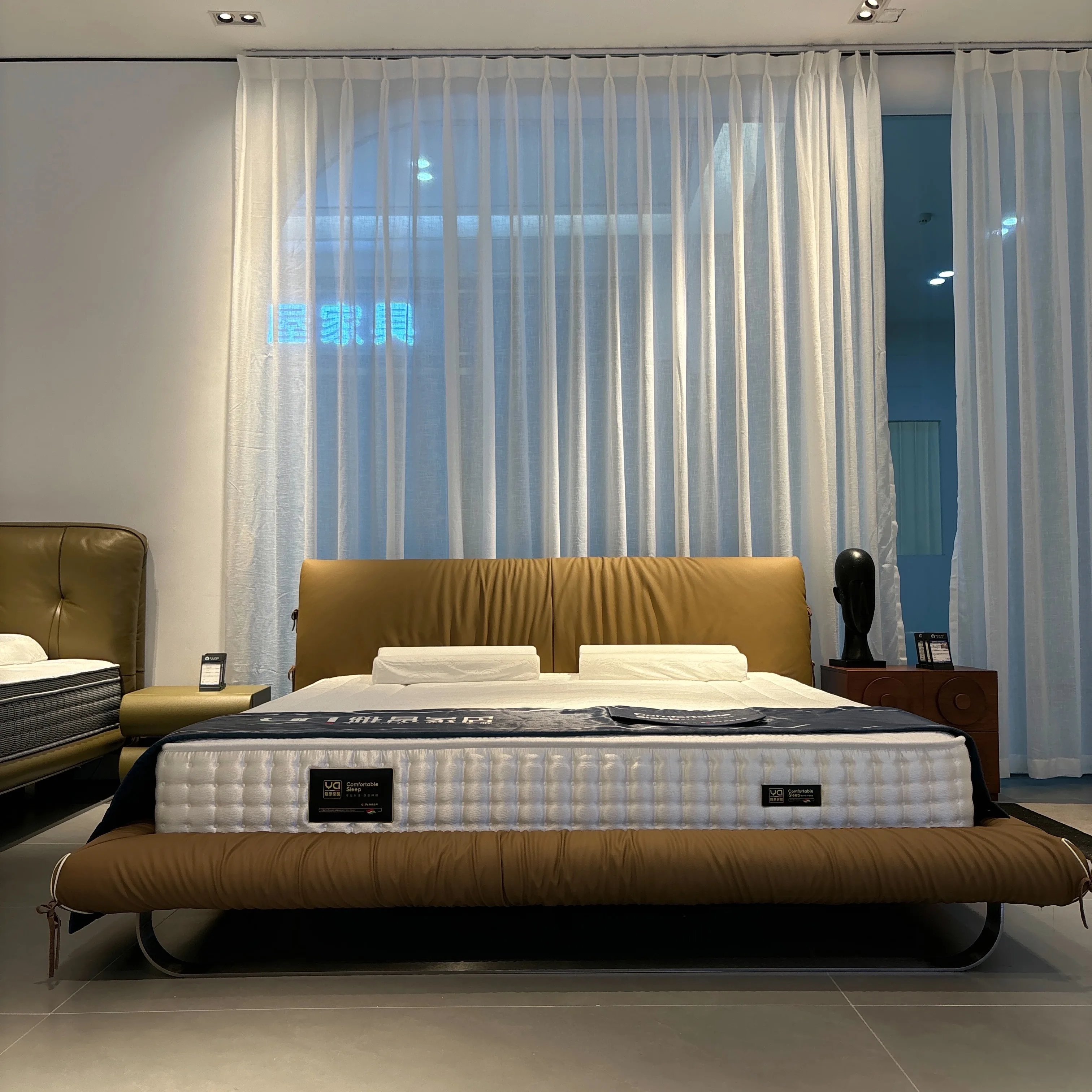 Latest Design Italian Luxury King Size Double Bed Modern Nordic Leather Upholstered Bed with Soft Wooden Frame for Bedroom