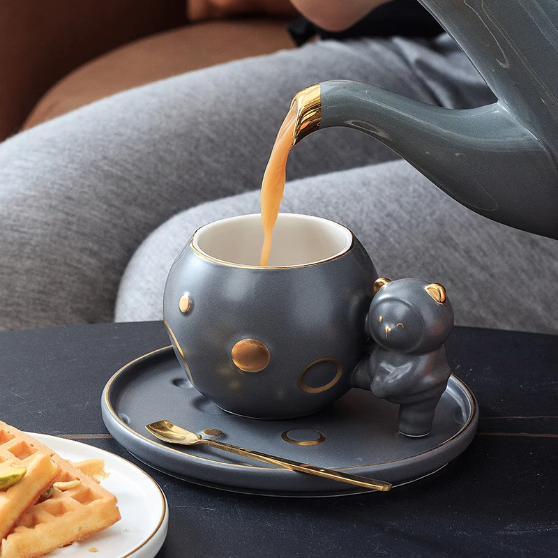 Flypeak new nordic ceramic mug coffee cup and saucer sets cute Cartoon Space bear mug cute ceramic cup with lid