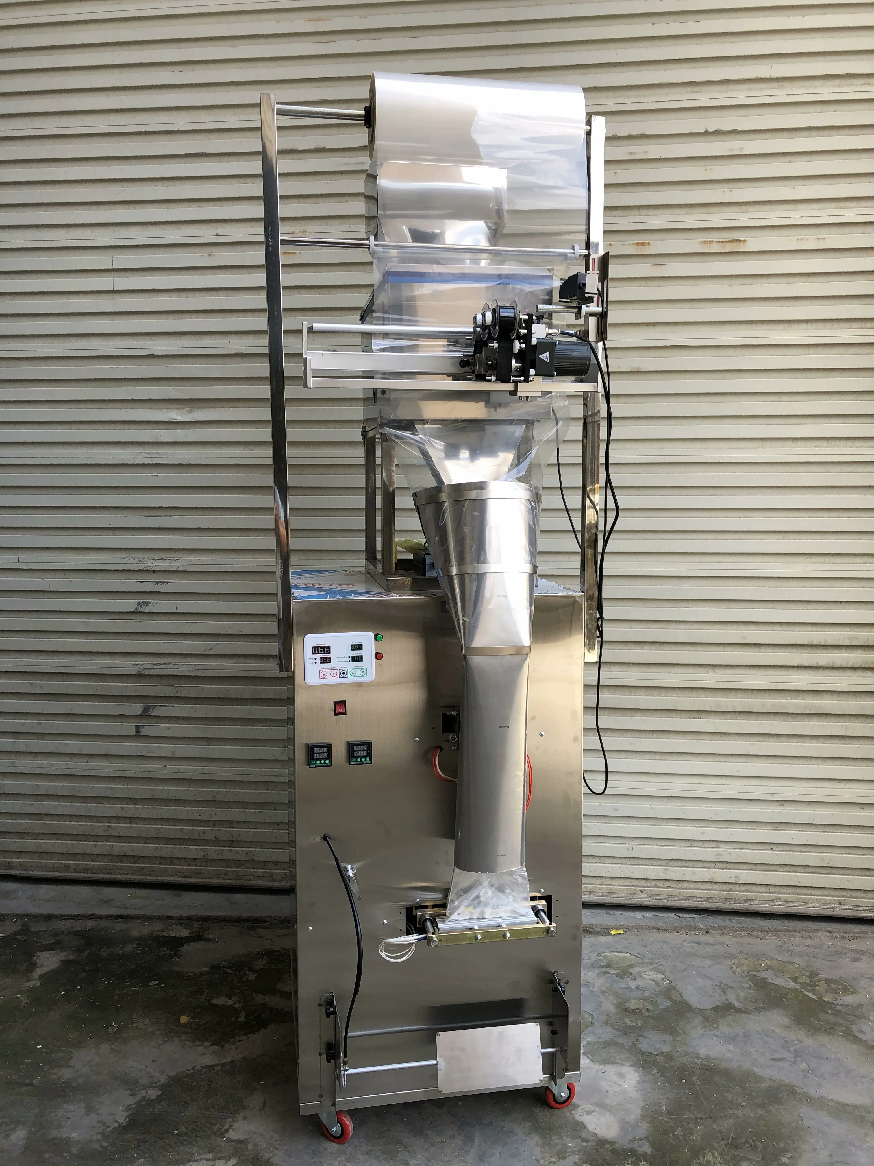 Small Screw Plastic Bag Packing Machine/pins Nuts Weighing Packaging Machine/Bolts Metal Parts Packing Machine