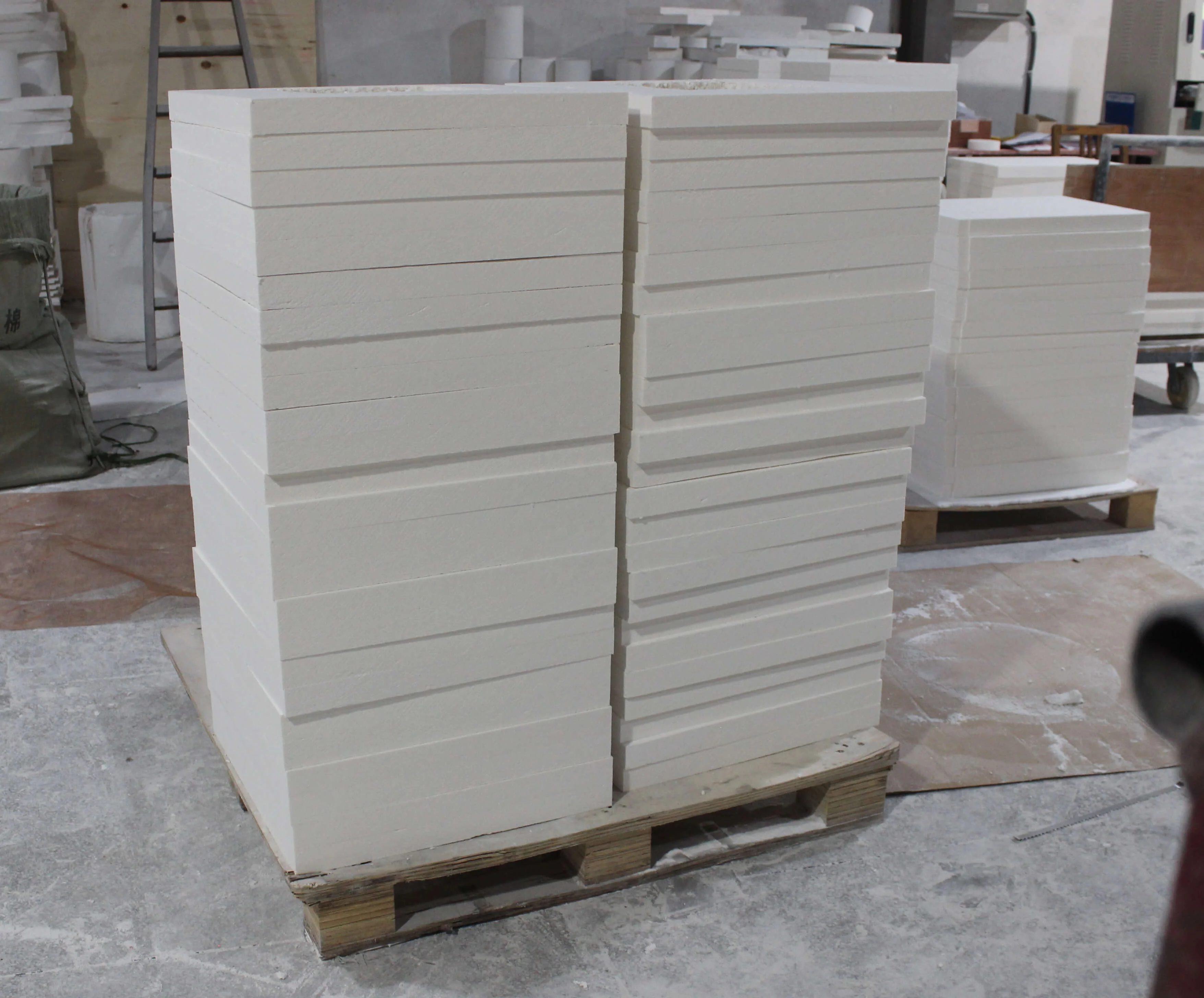 High temperature refractory ceramic insulation board