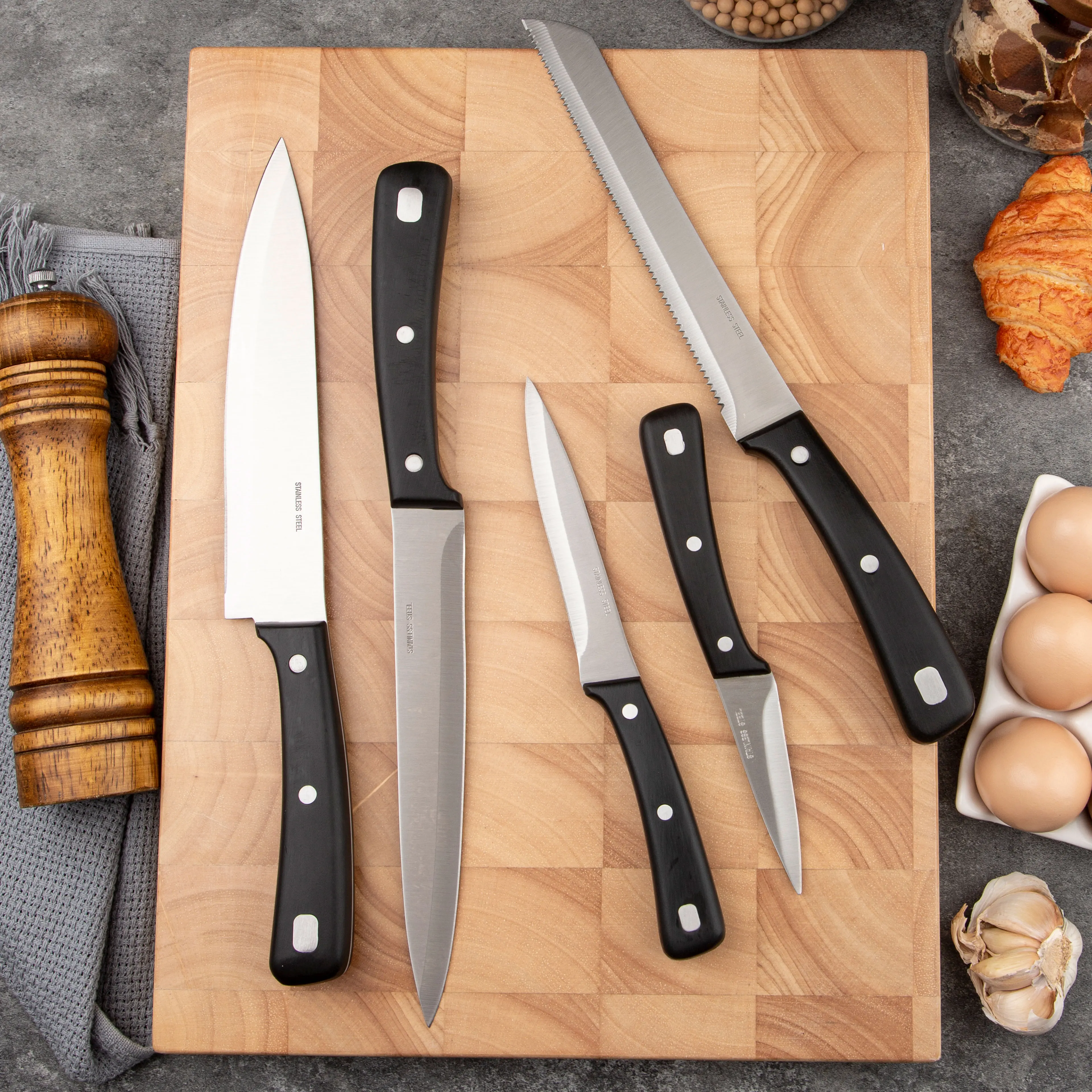 5 PCS Super Sharp Stainless Steel Kitchen Knife Set Modern Design with Plastic Handle for Cutting and Cooking