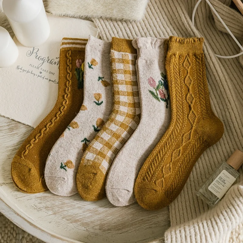 Winter New Fashion Trend Embroidery Flower Ruffle Elegance Women Socks Cotton Fancy Thick Warm Winter Socks