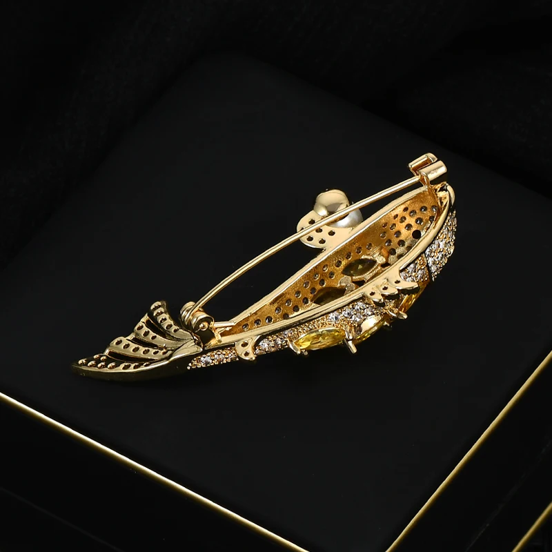 XZ60244 Good luck to high-grade gold full diamond pearl Koi brooch temperament does not wear out the suit pin